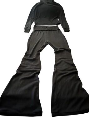 No boundaries size M Black Flared Pants  with hoodie. Comfortable Everyday Style